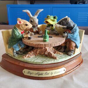 1988 LEONARDO COLLECTION BOYS NIGHT OUT LITTLE NOOK VILLAGE LN-20 Figurine